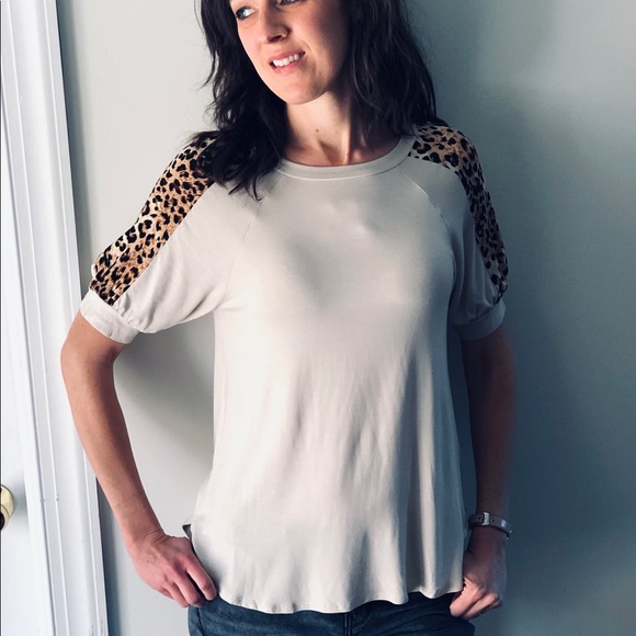 Cream Soft Short Slv Top With Leopard Print Detail - Picture 4 of 5